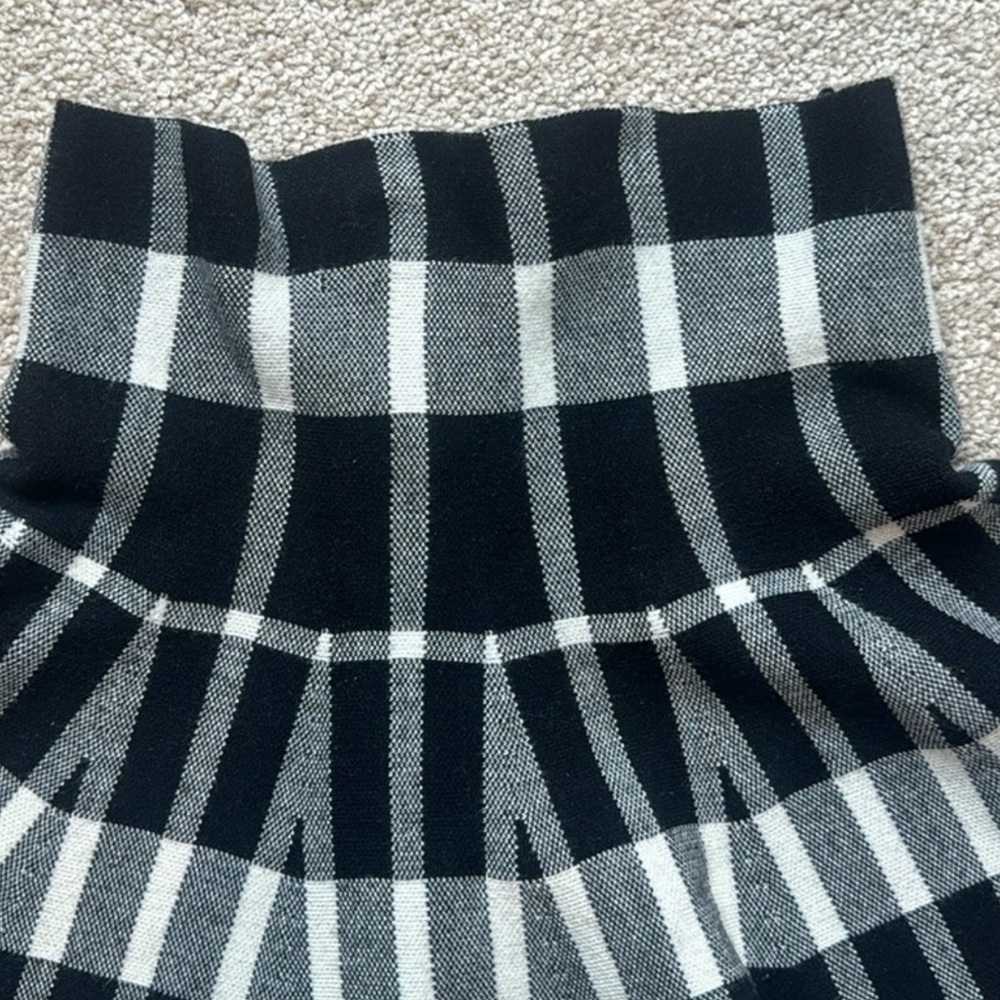 Black &White Plaid Knit Skater Skirt - Picture 8 of 10